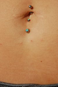 piercing plutajućeg pupka