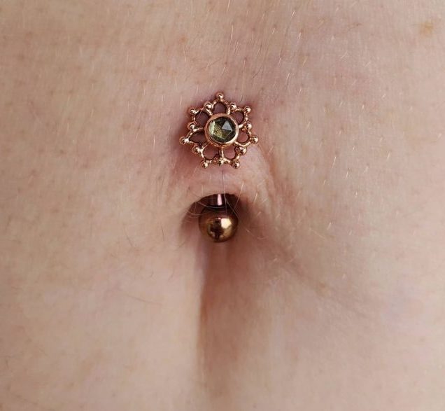 piercing plutajućeg pupka