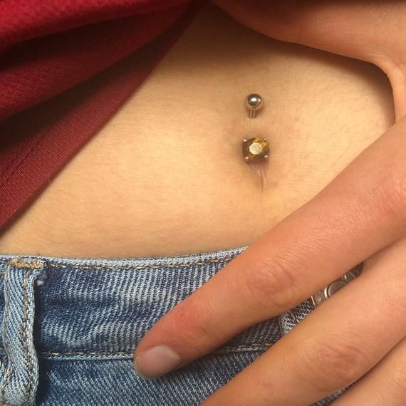 piercing plutajućeg pupka