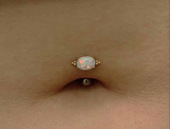 piercing plutajućeg pupka