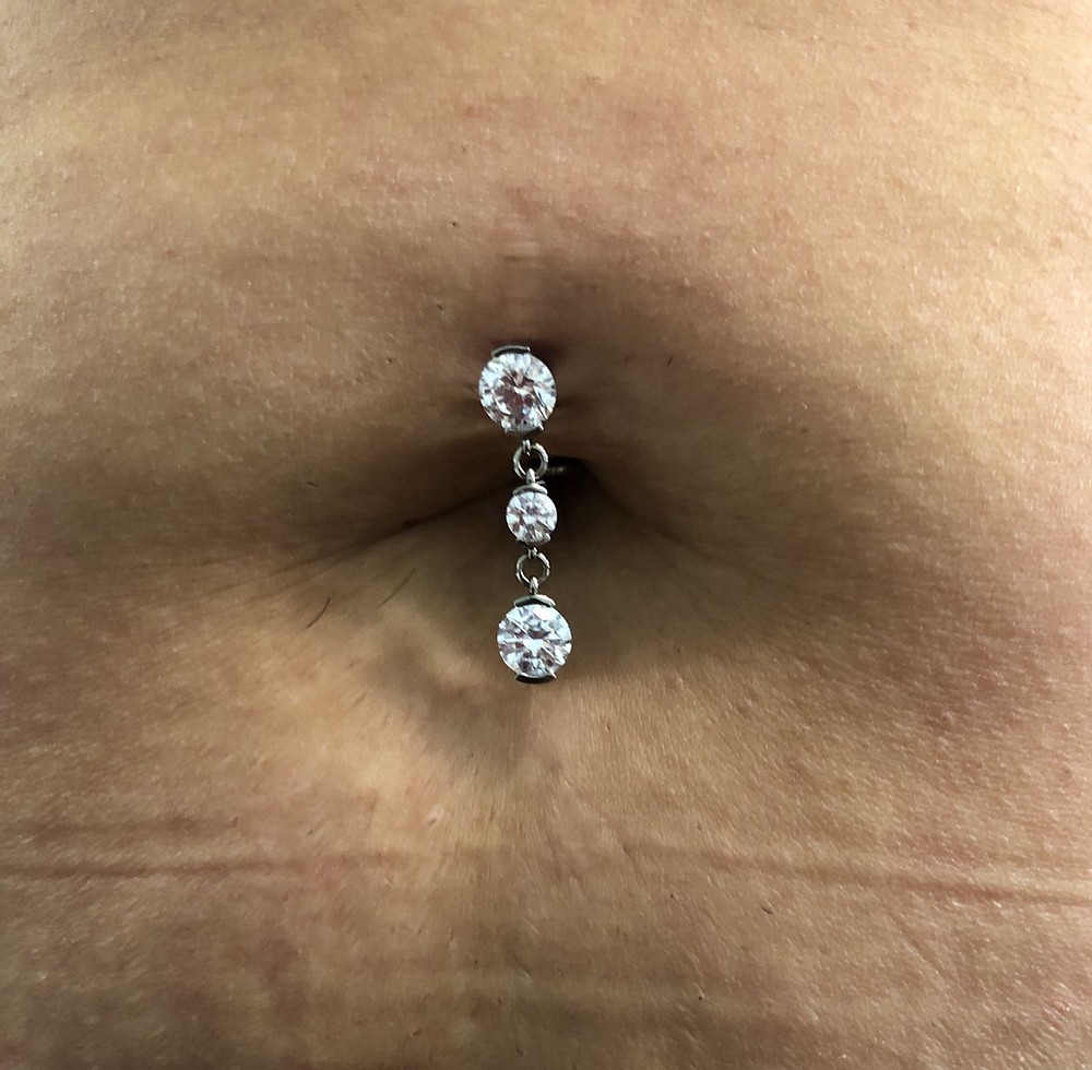 piercing plutajućeg pupka