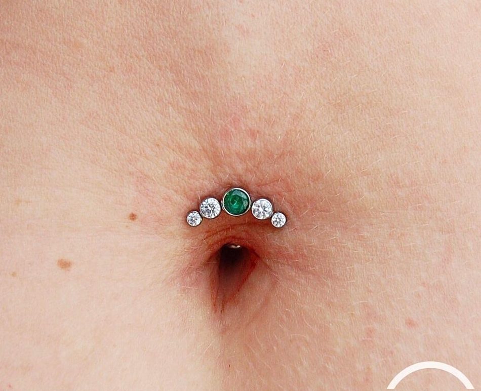 piercing plutajućeg pupka