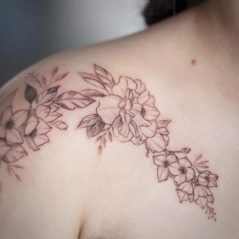 Tatuagem de Jasmim no Ombro 3