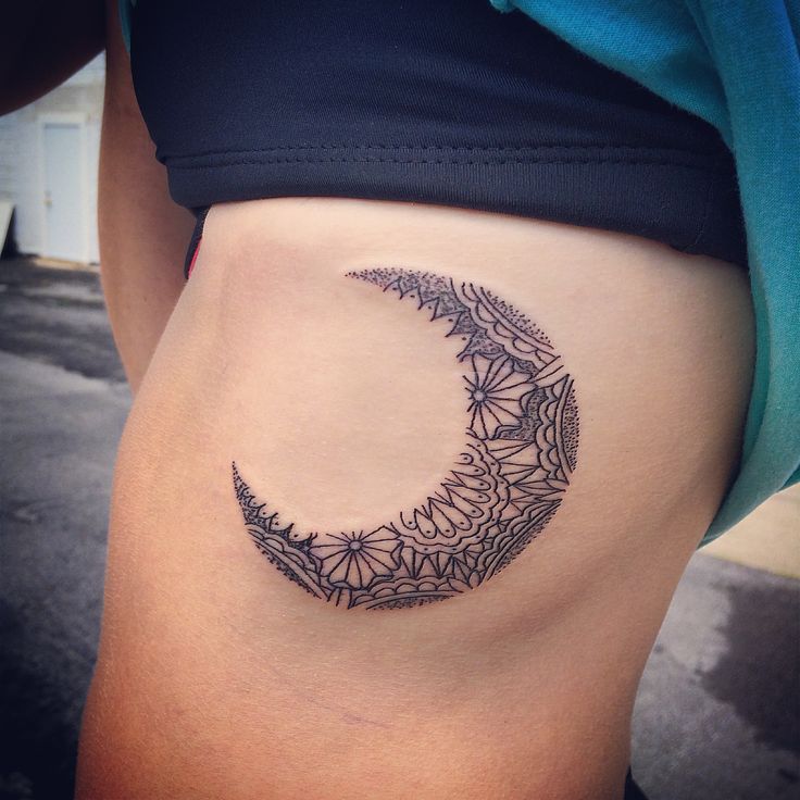 Tatouages ​​​​de croissant de lune avec des significations