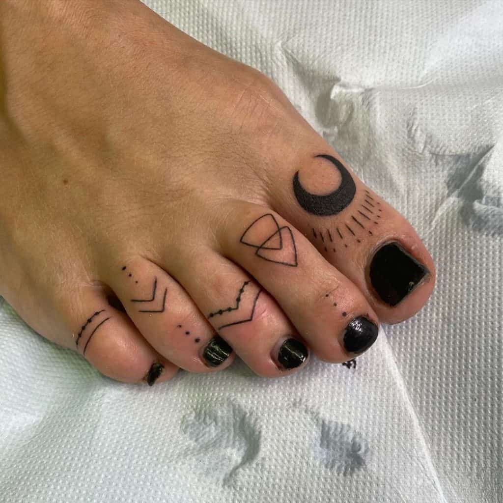 Tatuaggio sulle dita dei piedi