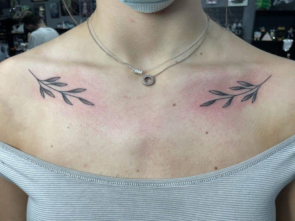 Tatuaggio alla clavicola 2