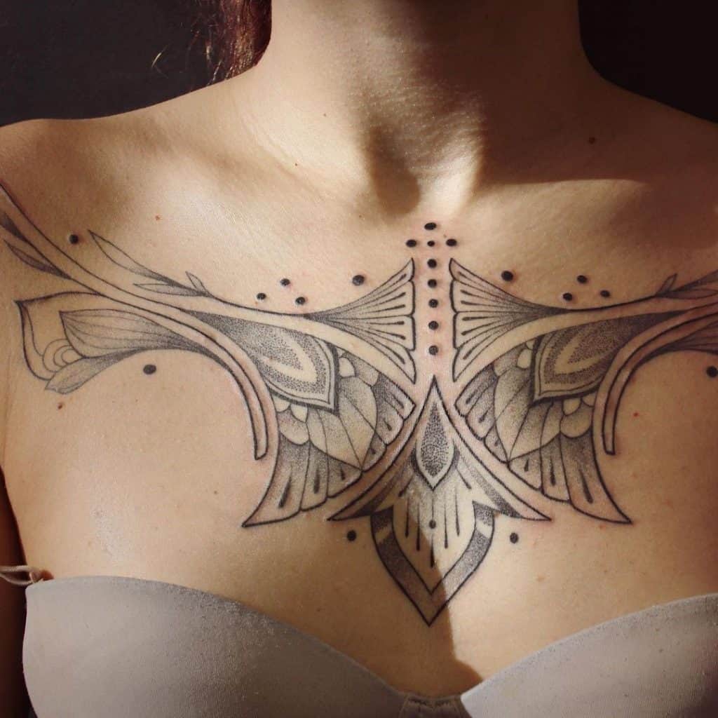 Tatuaggio alla clavicola 3