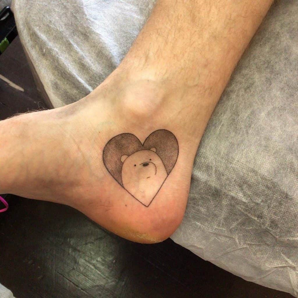 Donne del tatuaggio alla caviglia