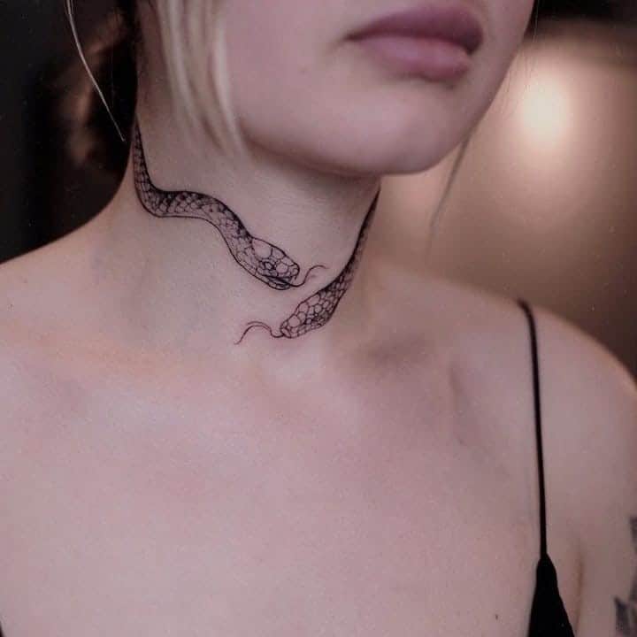 Tatuaggio al collo Donne Serpente