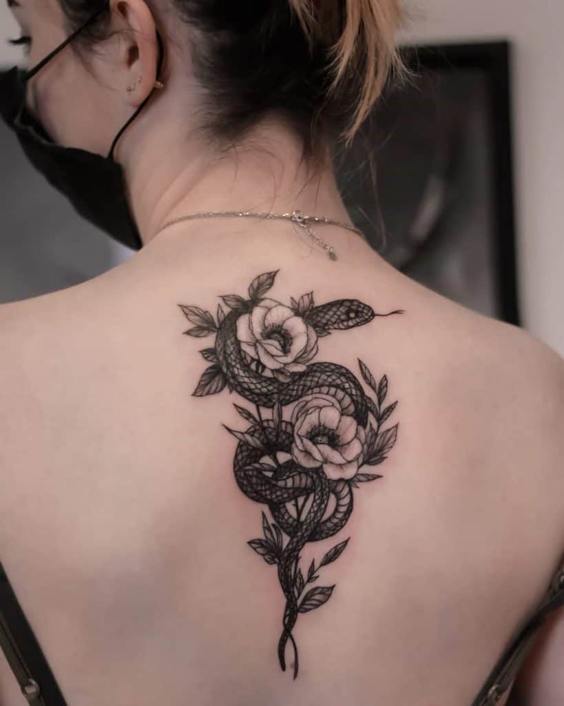 Tatoo per la parte superiore della schiena per le donne