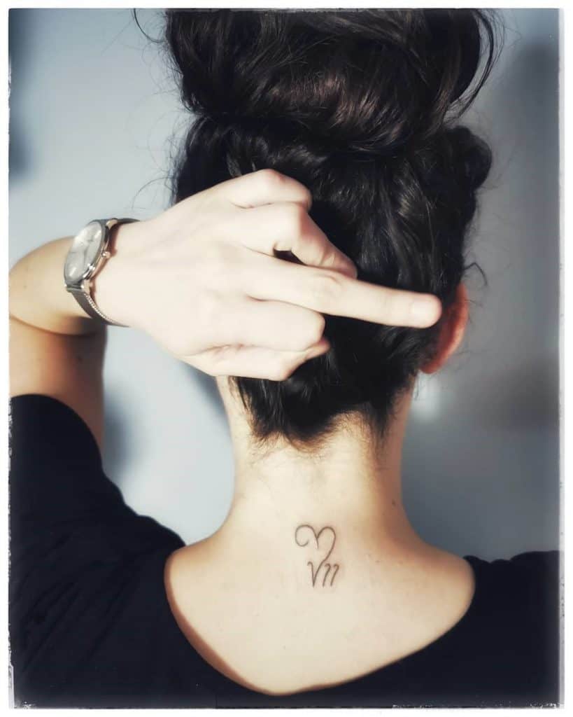 Tatuaggio sul retro del collo Donne 2