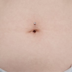 piercing all'ombelico galleggiante