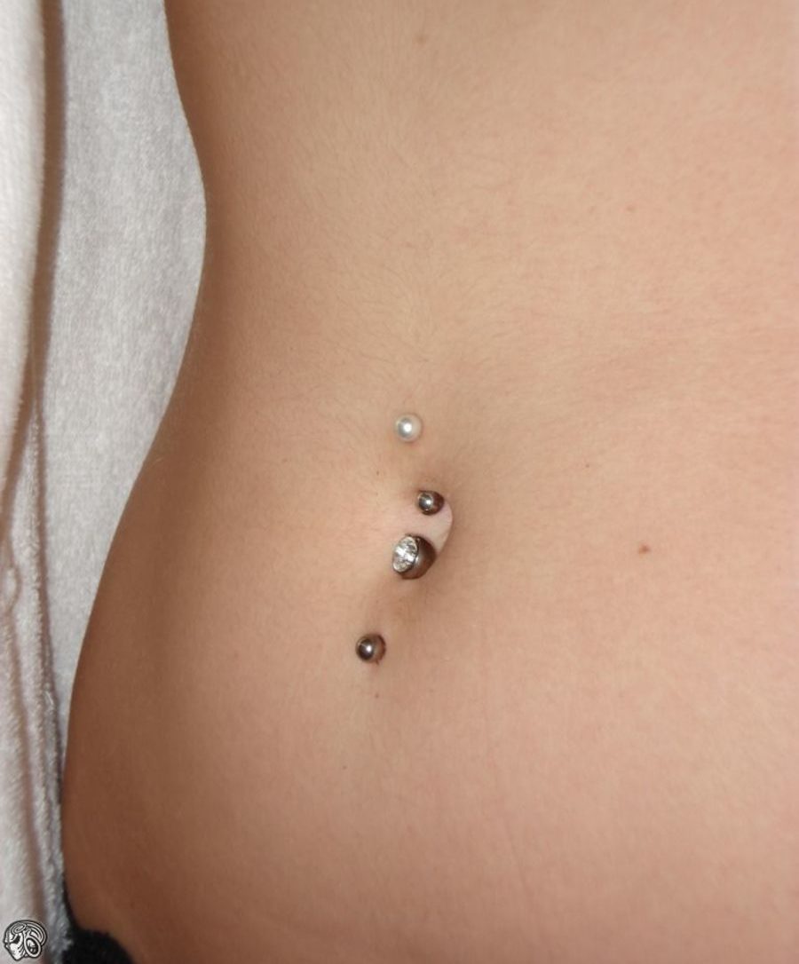 piercing all'ombelico galleggiante