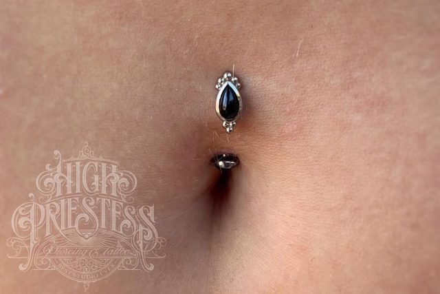 piercing all'ombelico galleggiante
