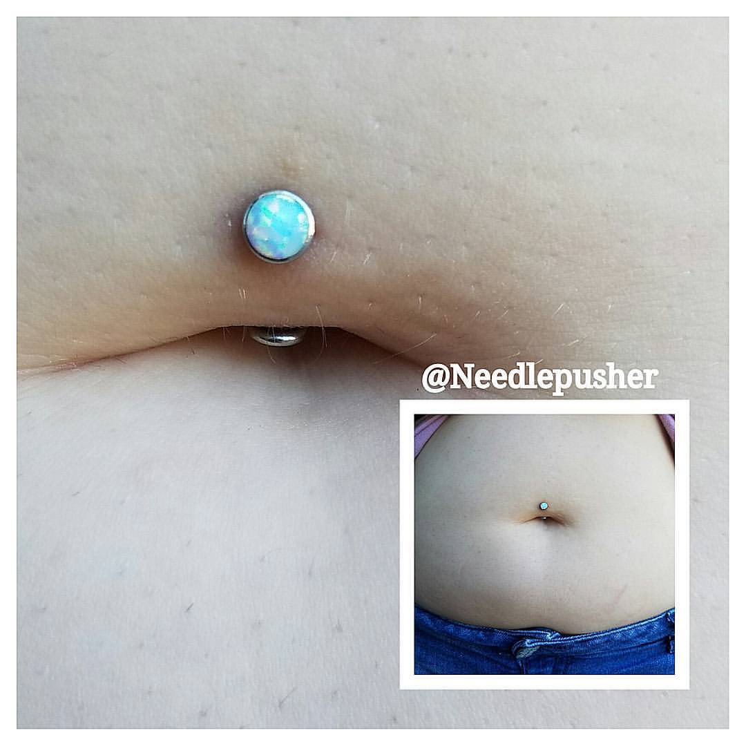 piercing all'ombelico galleggiante