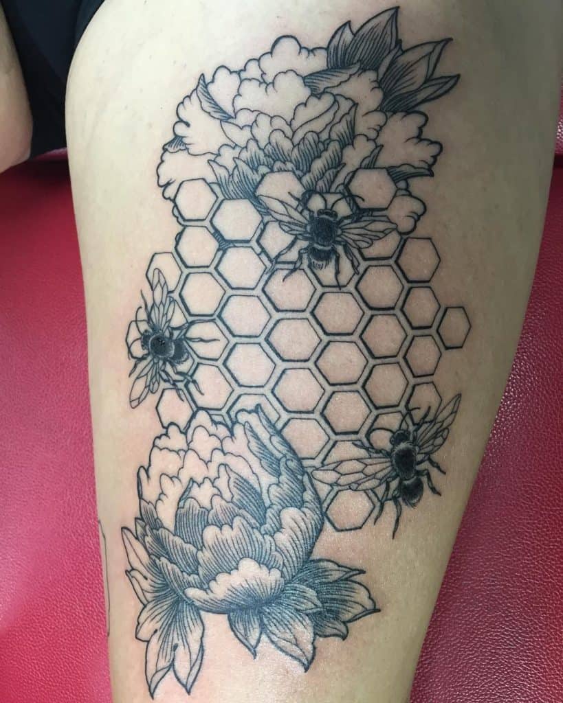Tatuagem de favo de mel 1
