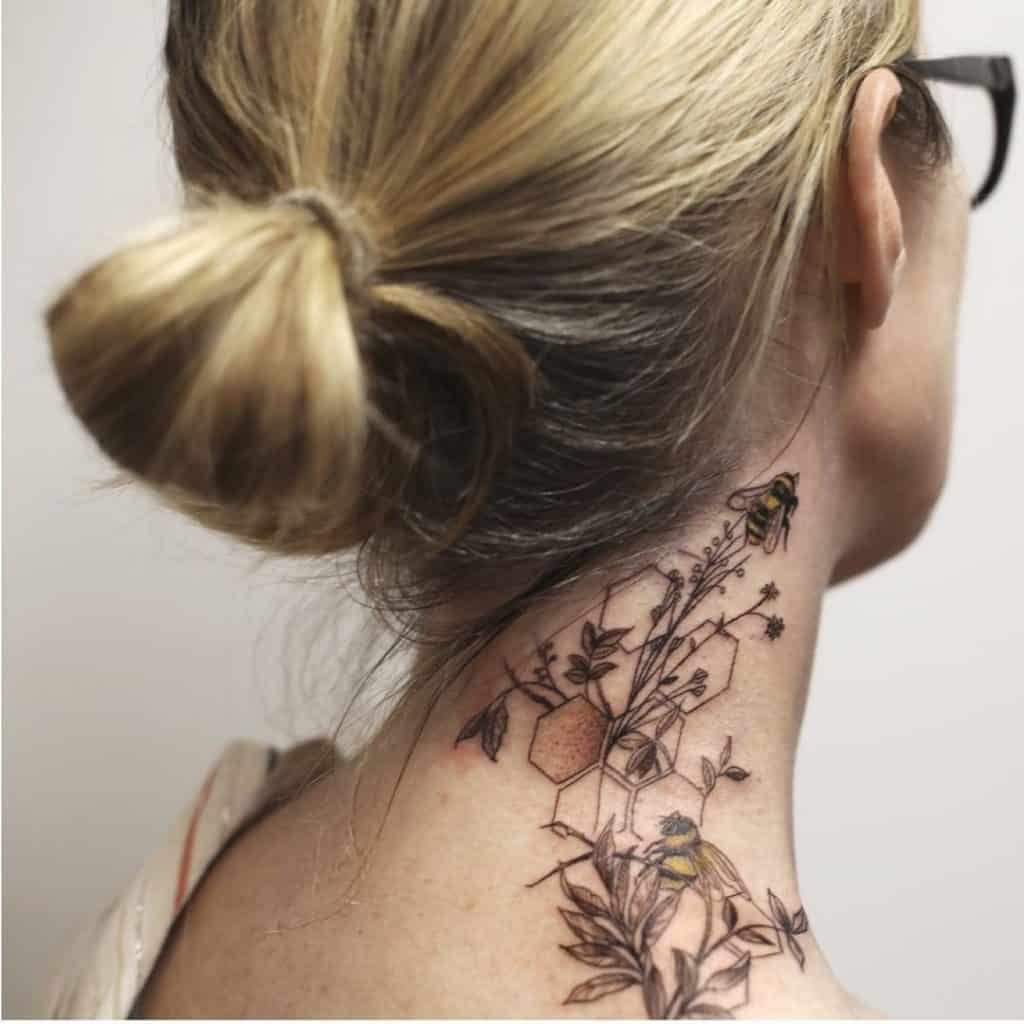 Tatuagem de favo de mel 4