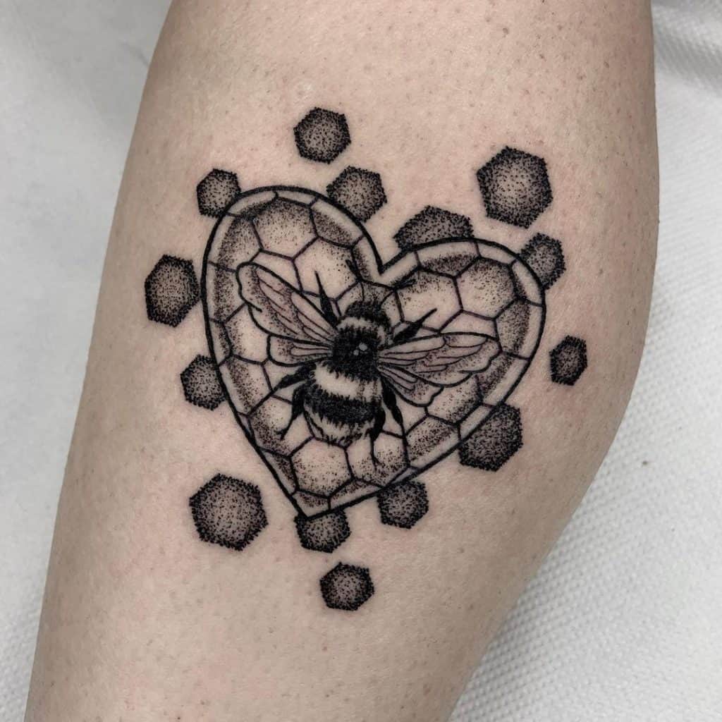 Tatuagem de favo de mel 5