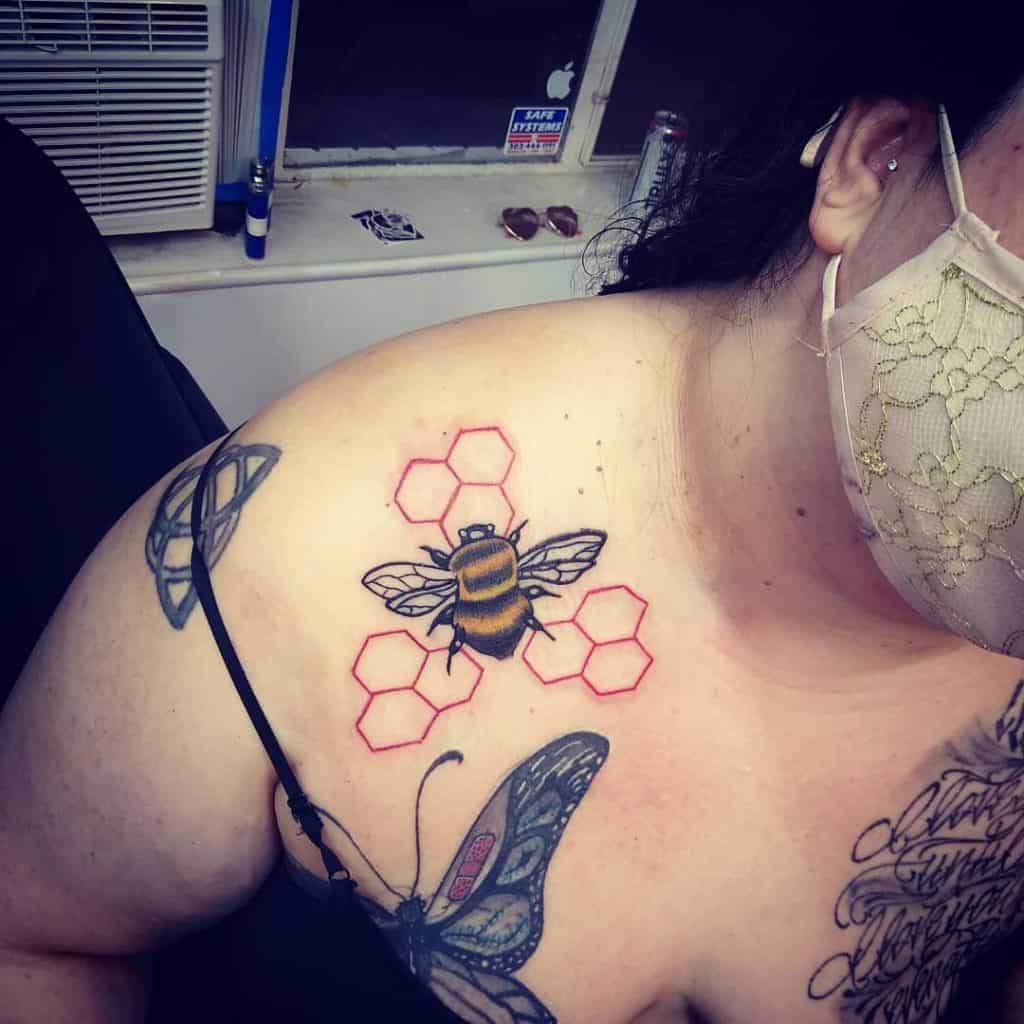 Tatuagem de abelha 2