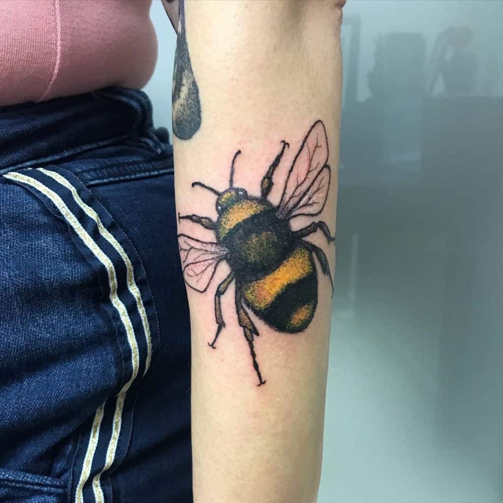 Tatuagem de abelha 4