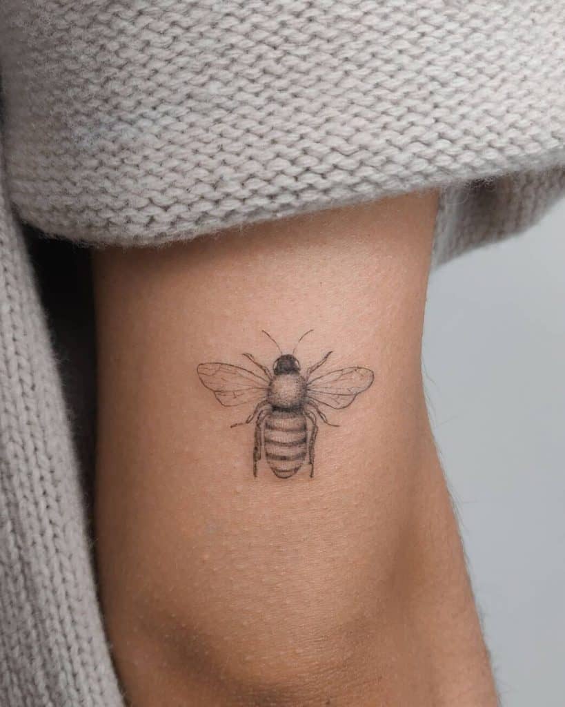 Tatuagem de abelha negra 2