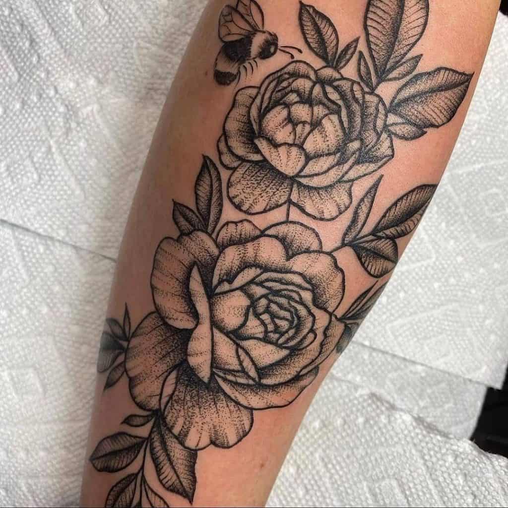 Tatuagem de abelha negra 4