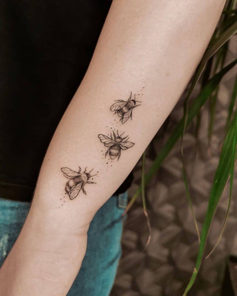 Tatuagem de abelhas múltiplas 5
