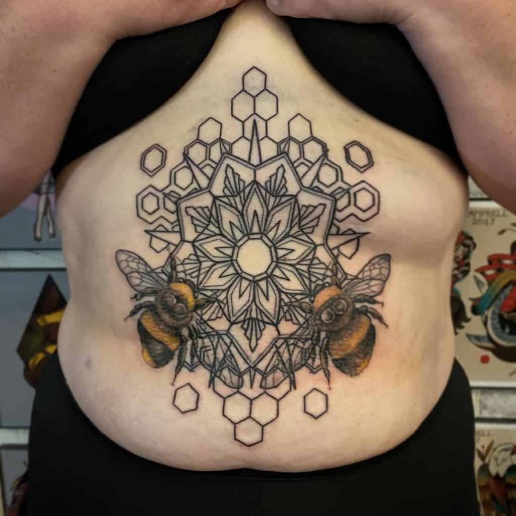 Tatuagem de abelhas múltiplas 3
