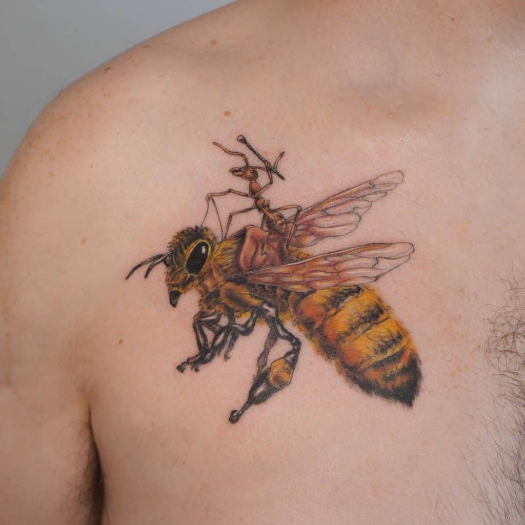 Tatuagem de abelha enorme 4