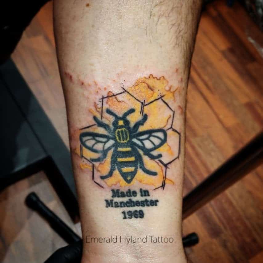 Tatuagem de abelha em Manchester 4