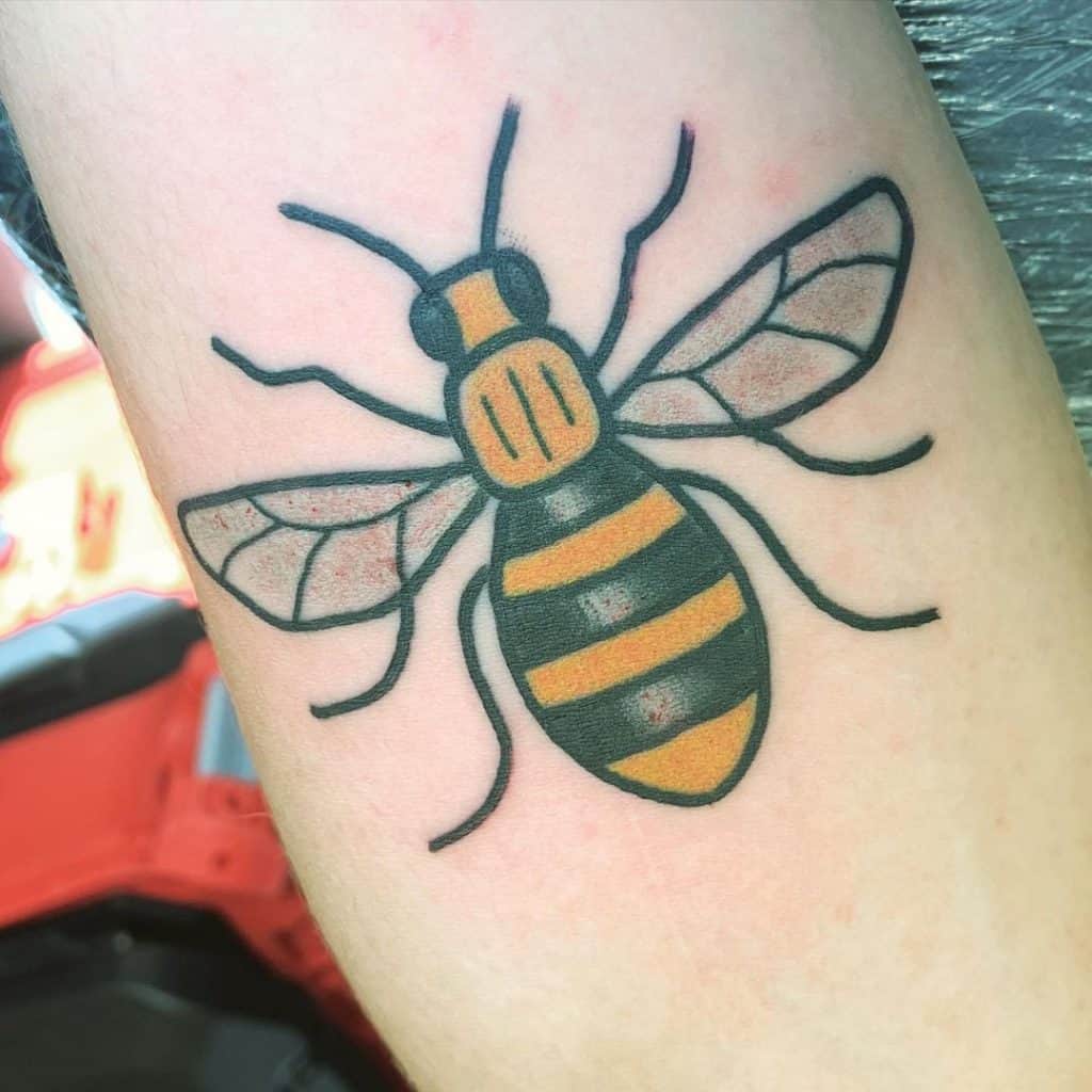 Tatuagem de abelha em Manchester 5