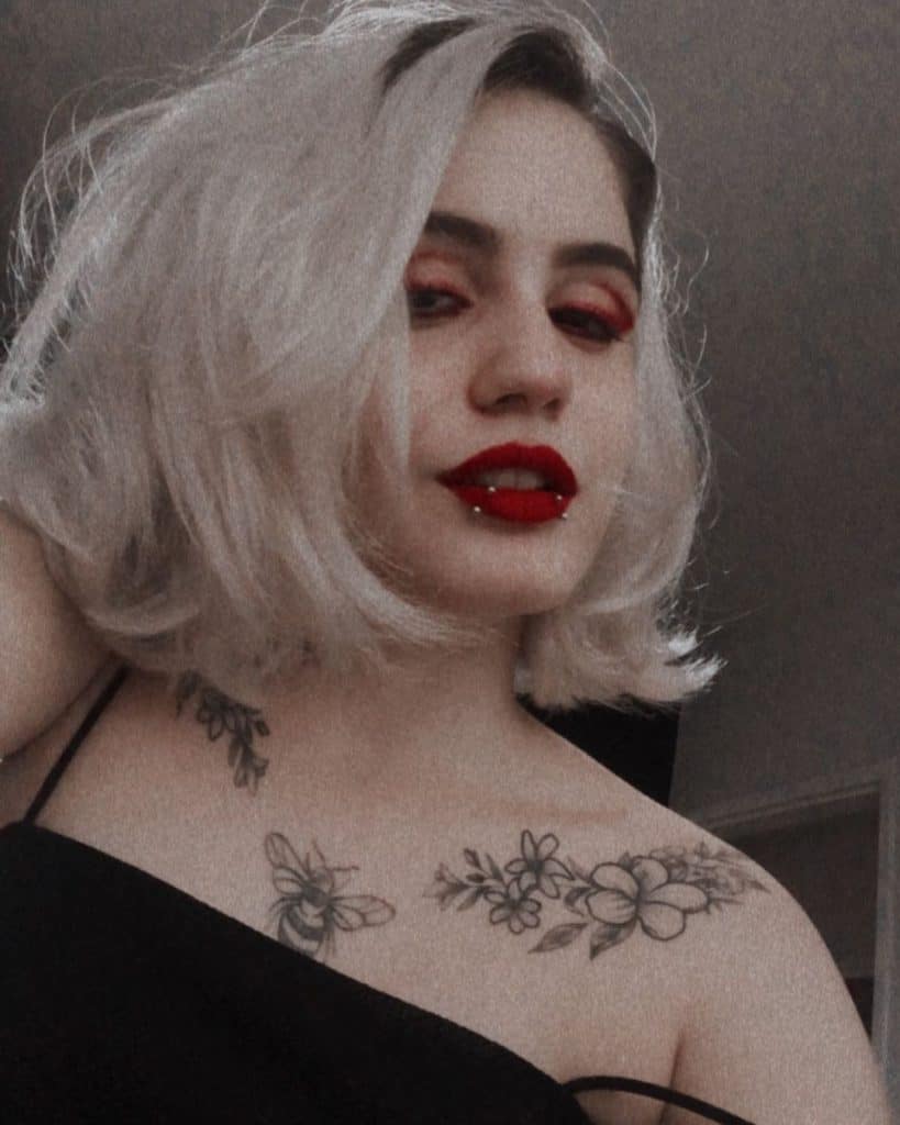Tatuagem de abelha no peito 3