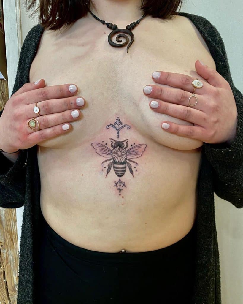Tatuagem de abelha no peito 4