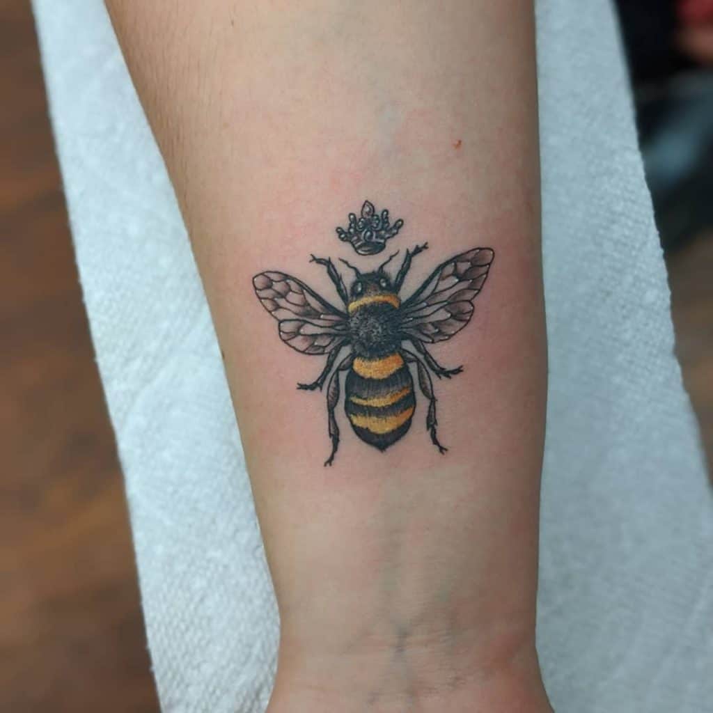 Tatuagem de abelha rainha 1