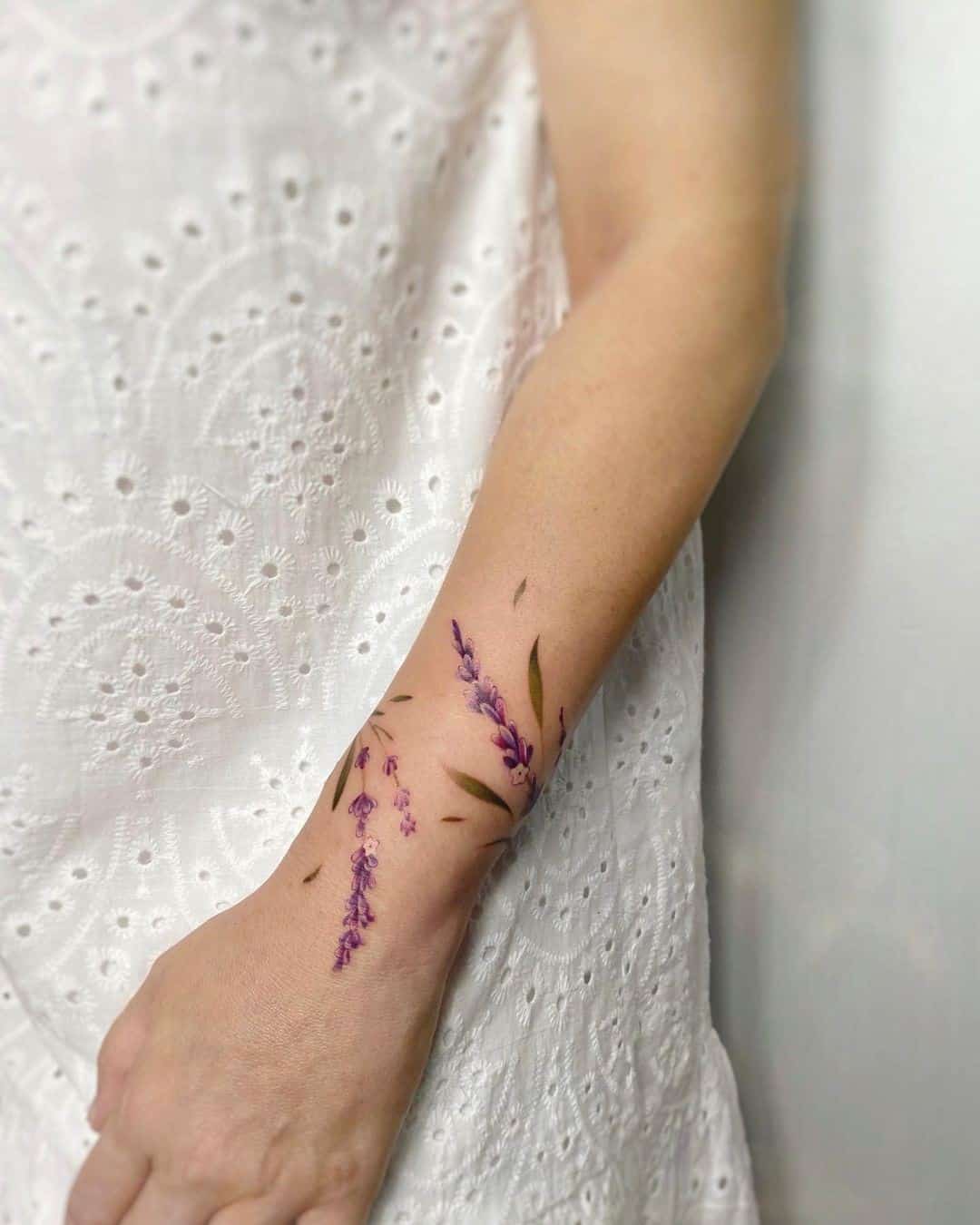 lavanda envolve o pulso