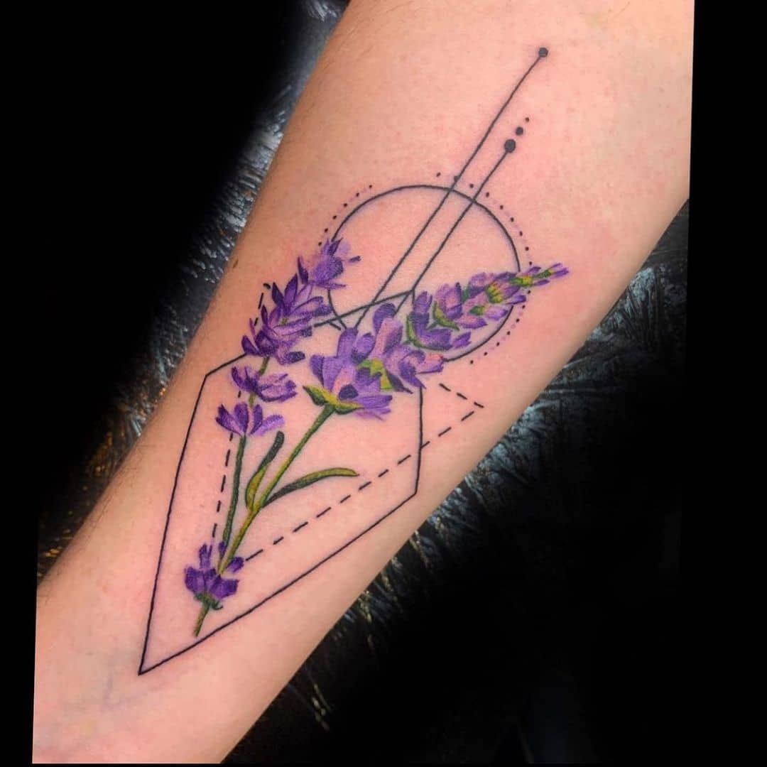 Tatuagem de lavanda com moldura roxa