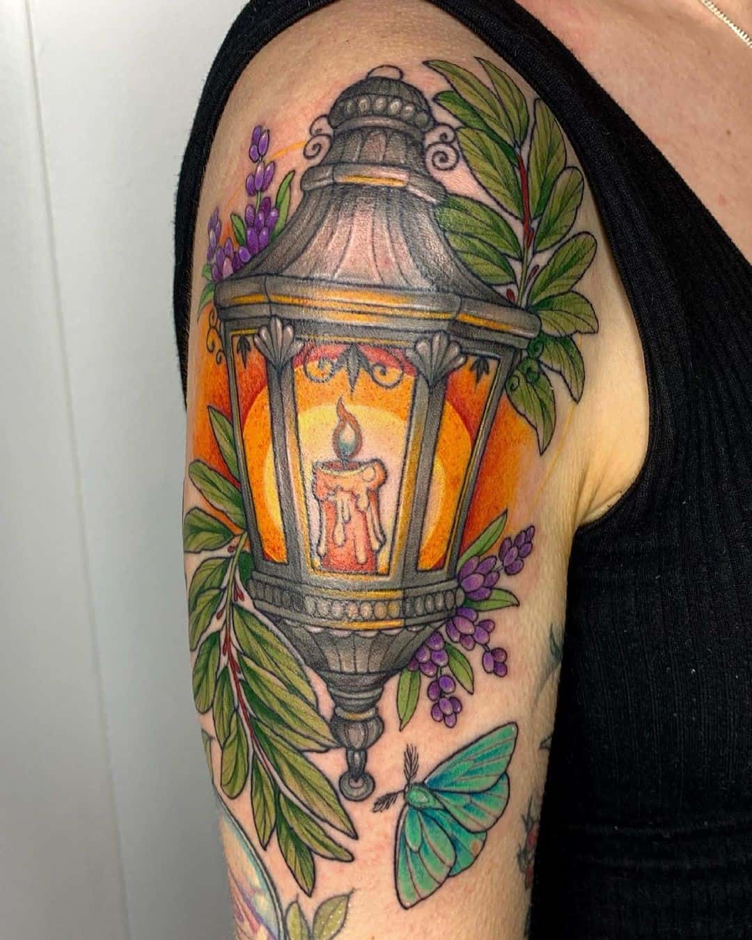 Tatuagem neo-tradicional de lavanda