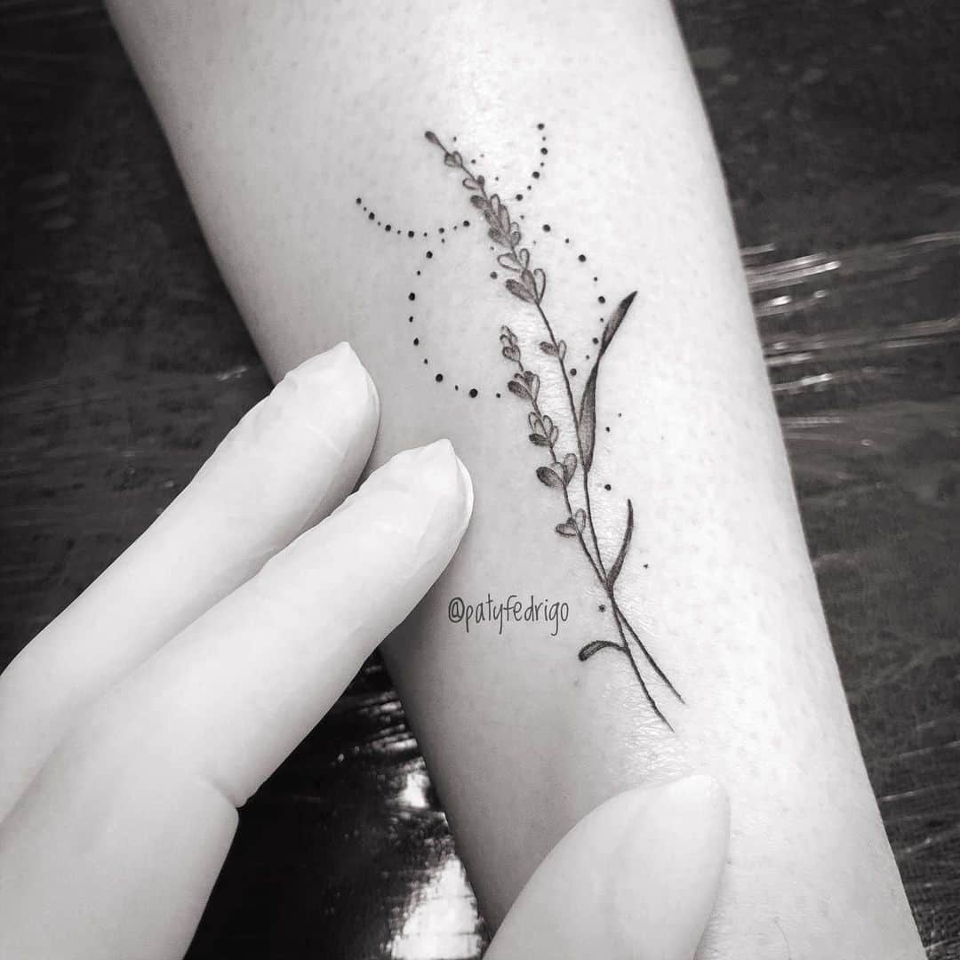 Tatuagem e círculo de alfazema preta