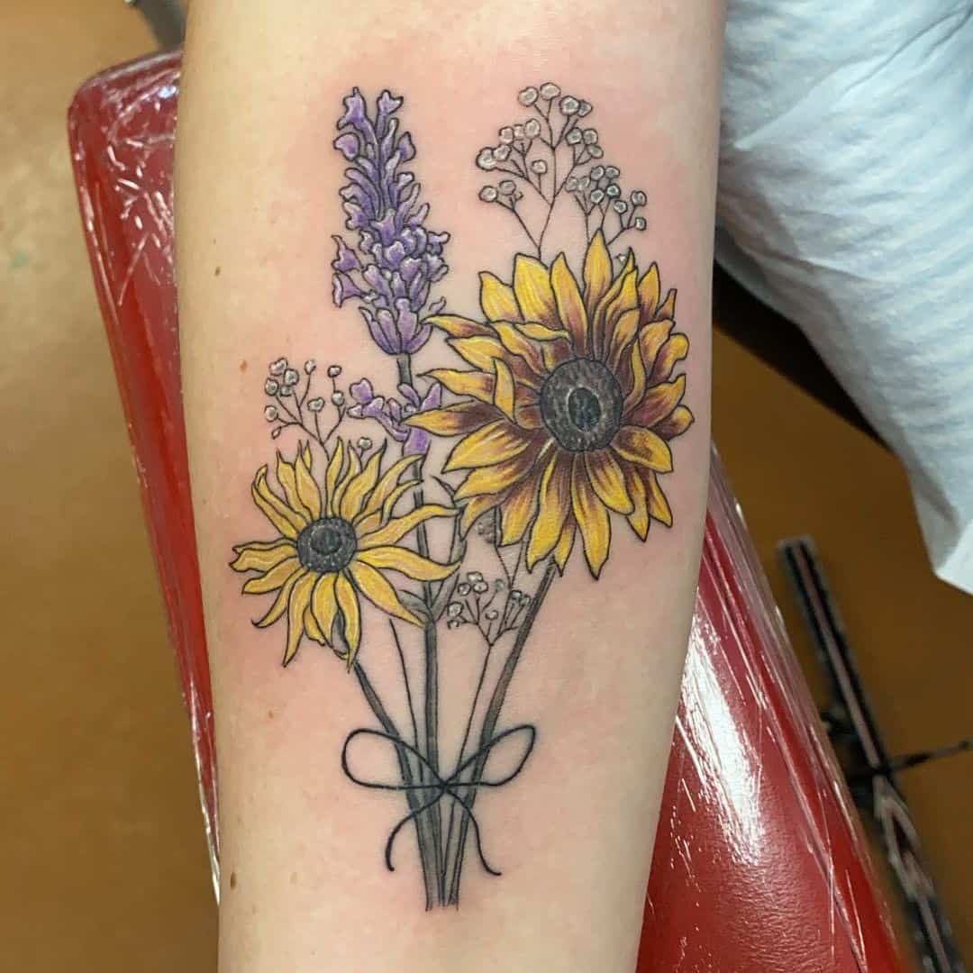 Tatuagem de lavanda e girassol