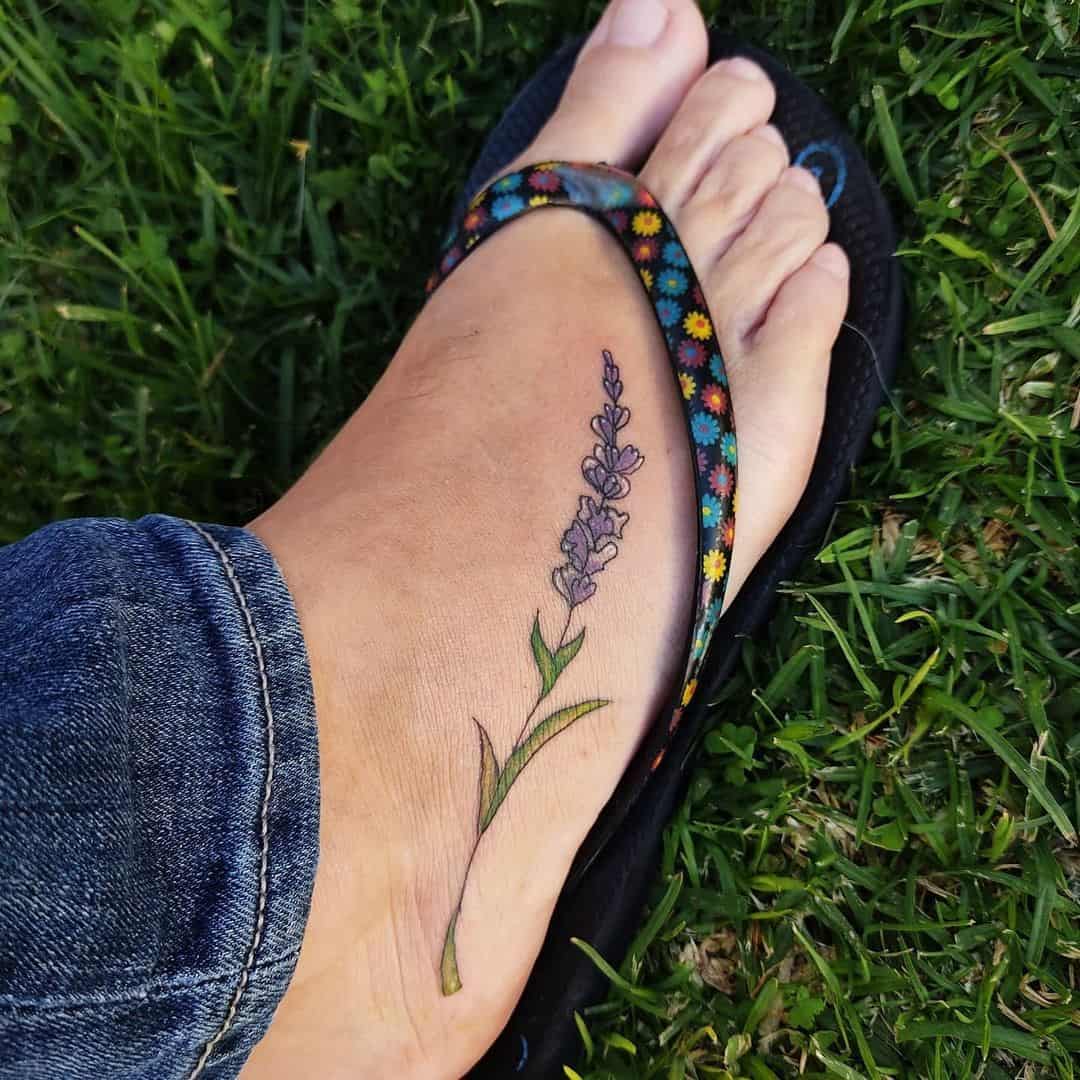 Tatuagem lavanda no pé ou tornozelo