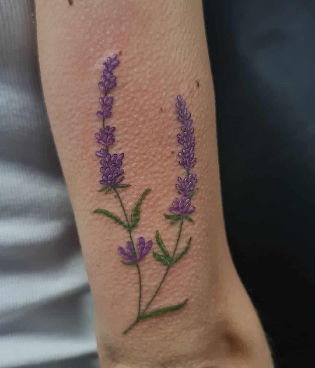 Tatuagem de realismo lavanda