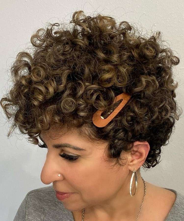 Tuns scurt Pixie Cut pentru păr încrețit