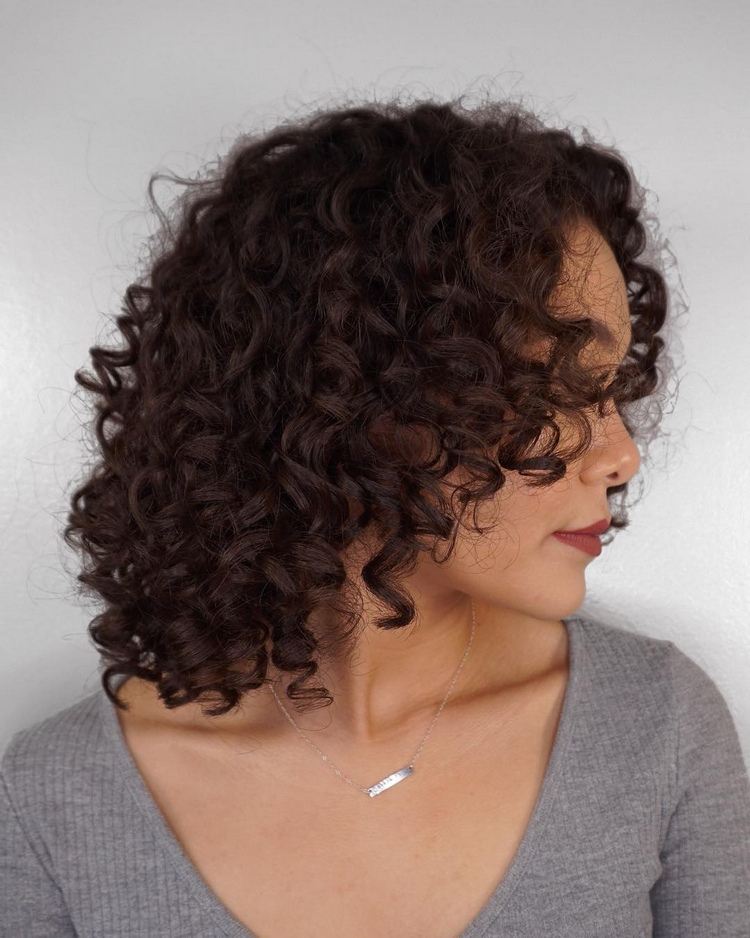 lungimea umerilor părul creț cu straturi