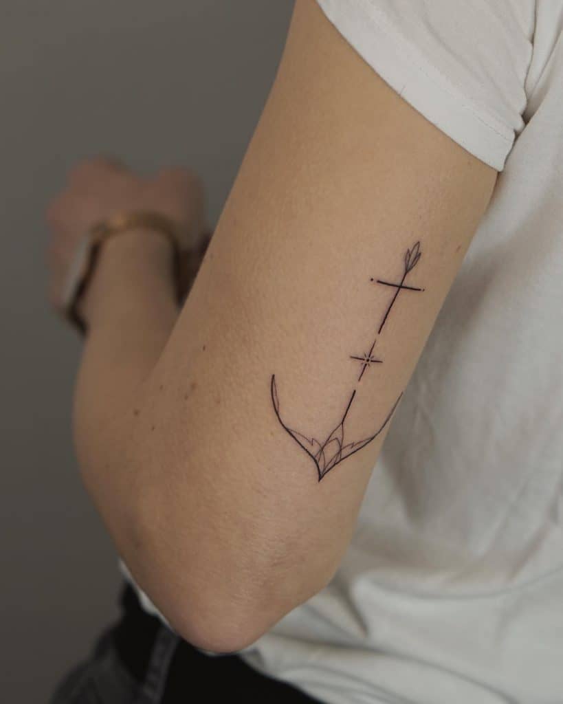 Tatouage d'ancre minimaliste 2