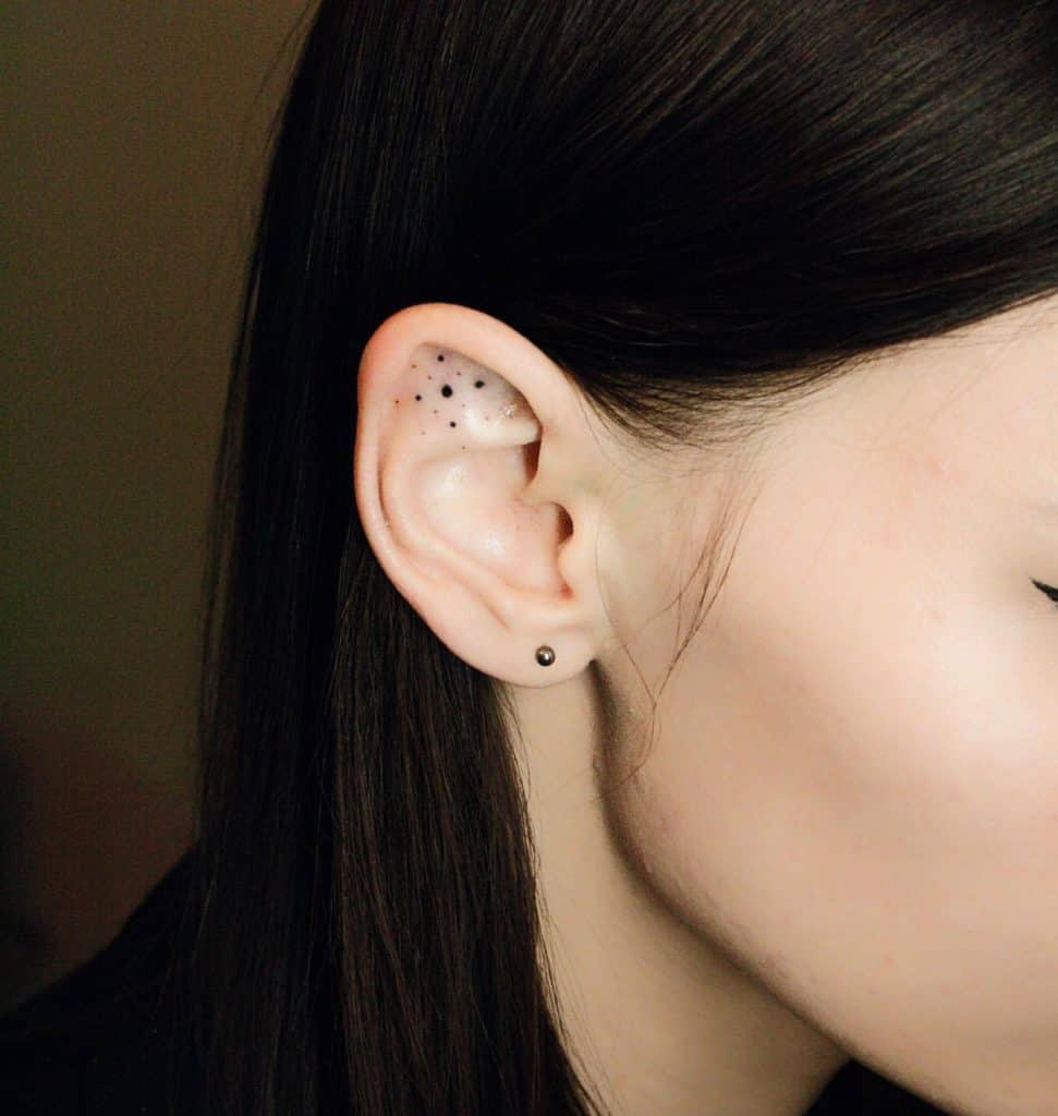 Tatouage à petits points 1