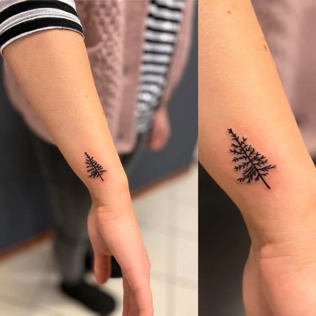 Tatouage d'arbre minuscule 1