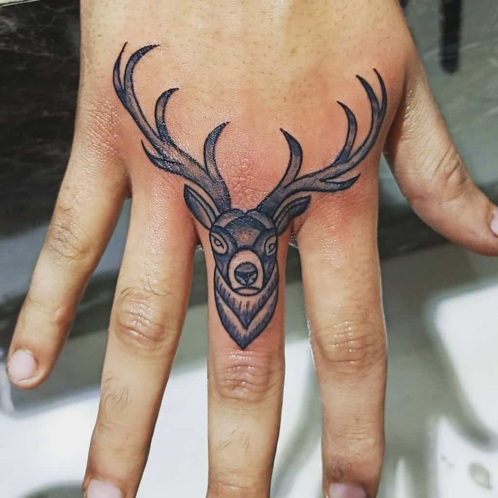 Le tatouage minimal du renne 2