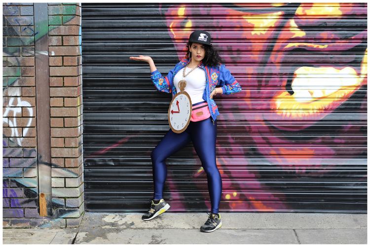 Ținuta hip hop pentru femei în culori neon pune laolaltă idei
