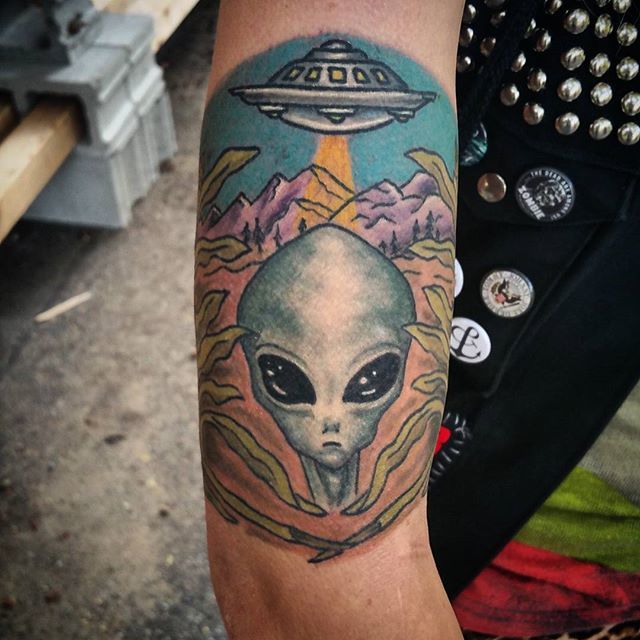 Alien Tattoo na roki