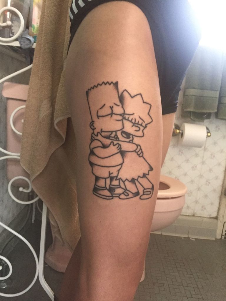 Bart et Lisa Simpsons Tattoo sur la cuisse pour les femmes